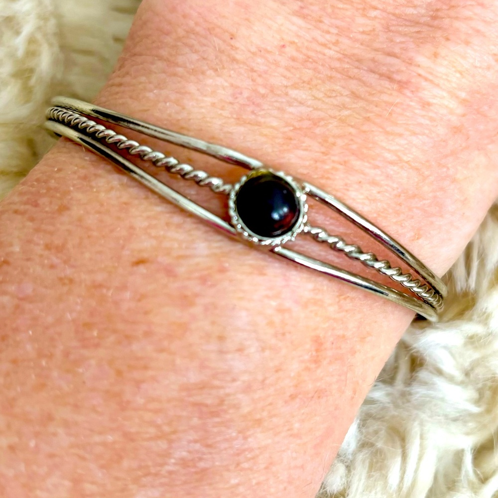 Silver Tone Bracelet with Dark Center Bead